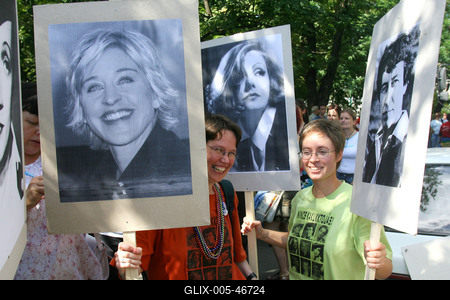 Megdobálták és szidalmazták a melegeket-stock-foto