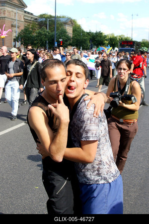 Megdobálták és szidalmazták a melegeket-stock-foto