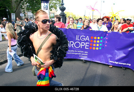 Megdobálták és szidalmazták a melegeket-stock-foto