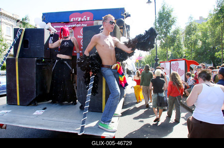 Megdobálták és szidalmazták a melegeket-stock-foto