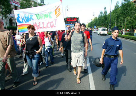 Megdobálták és szidalmazták a melegeket-stock-foto