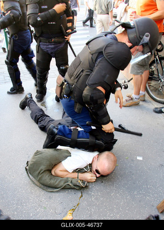 Megdobálták és szidalmazták a melegeket-stock-foto