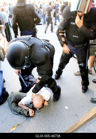 Megdobálták és szidalmazták a melegeket-stock-foto