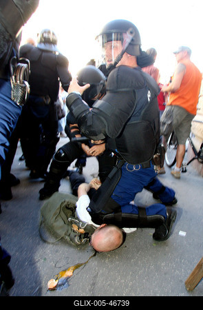 Megdobálták és szidalmazták a melegeket-stock-foto