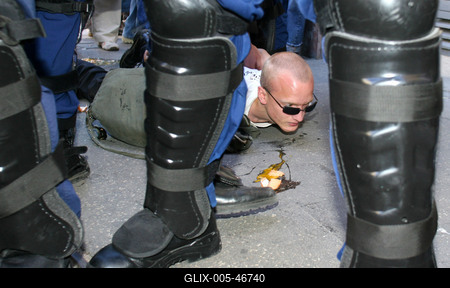 Megdobálták és szidalmazták a melegeket-stock-foto