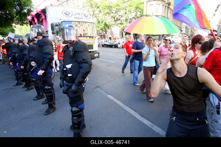 Megdobálták és szidalmazták a melegeket-stock-foto
