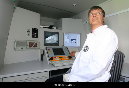 Demszky a csőben-stock-foto