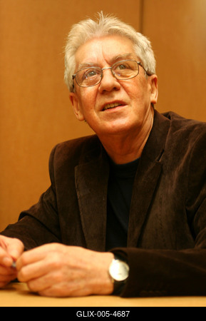 Hosszú idő után jelent meg újra a rajongók előtt Cseh Tamás-stock-foto