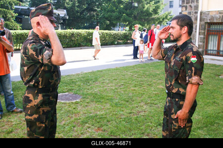 Egy színdarab kedvéért három napra katonának álltak a Vígszínház művészei-stock-foto