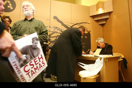 Hosszú idő után jelent meg újra a rajongók előtt Cseh Tamás-stock-foto