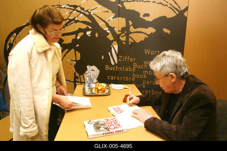 Hosszú idő után jelent meg újra a rajongók előtt Cseh Tamás-stock-foto