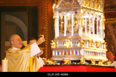 Szentmise a Szent István bazilikában-stock-foto