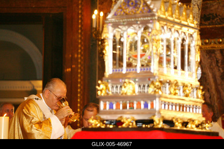 Szentmise a Szent István bazilikában-stock-foto