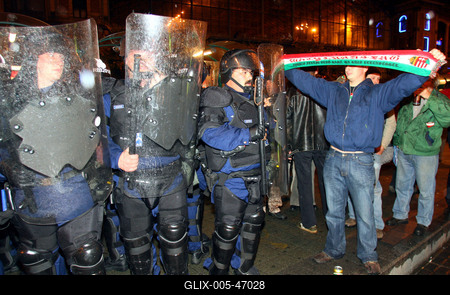 Molotovval ünnepelt a Magyar Önvédelmi Mozgalom-stock-foto