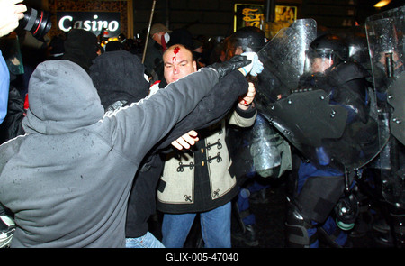 Molotovval ünnepelt a Magyar Önvédelmi Mozgalom-stock-foto