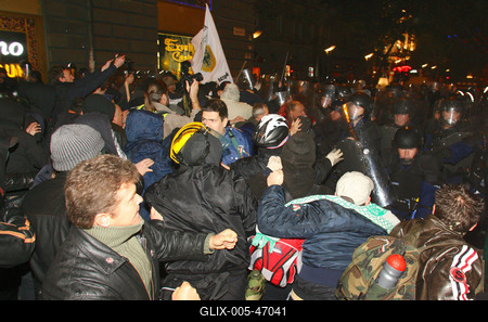 Molotovval ünnepelt a Magyar Önvédelmi Mozgalom-stock-foto