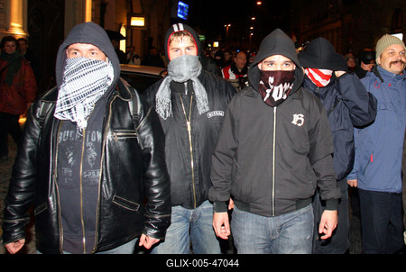 Molotovval ünnepelt a Magyar Önvédelmi Mozgalom-stock-foto