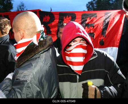 Molotovval ünnepelt a Magyar Önvédelmi Mozgalom-stock-foto