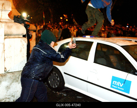 Ostrom az MTV székház ellen-stock-foto