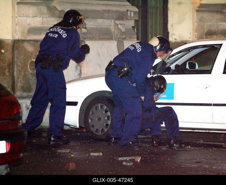 Ostrom az MTV székház ellen-stock-foto