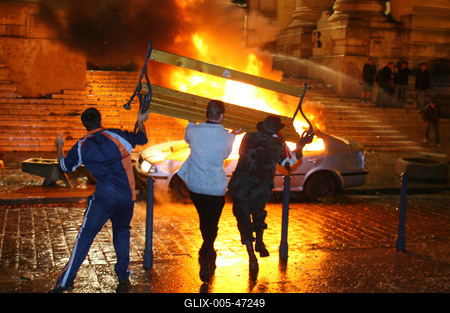 Ostrom az MTV székház ellen-stock-foto