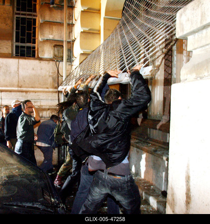 Ostrom az MTV székház ellen-stock-foto