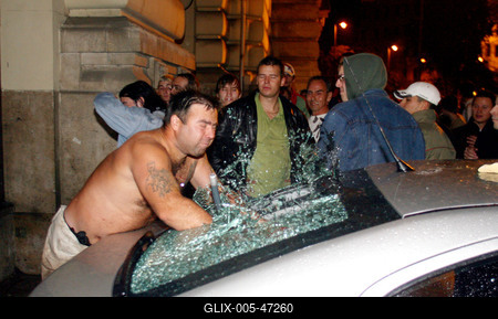 Ostrom az MTV székház ellen-stock-foto