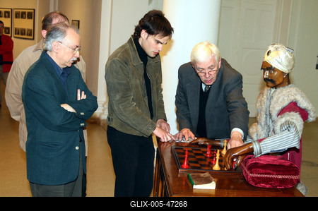 Kempelen Farkas sakkautomatája a Műcsarnokban-stock-foto