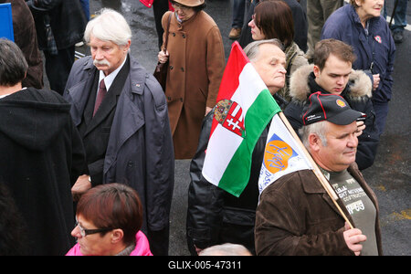 Felavatták a nagytétényi Országzászlót-stock-foto