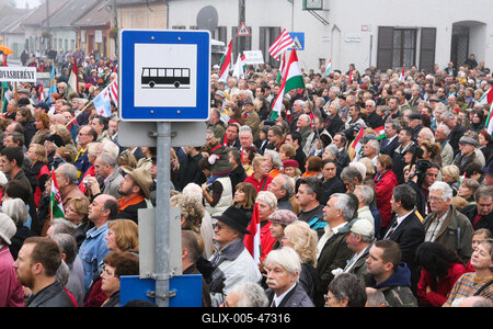 Felavatták a nagytétényi Országzászlót-stock-foto