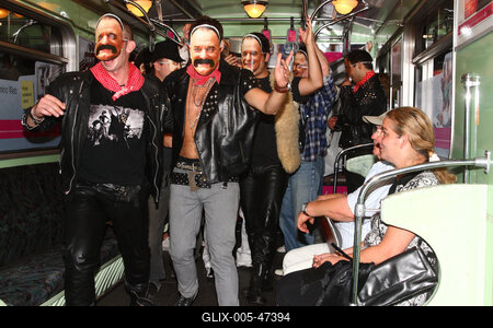 Nagy Ferók a metróban-stock-foto