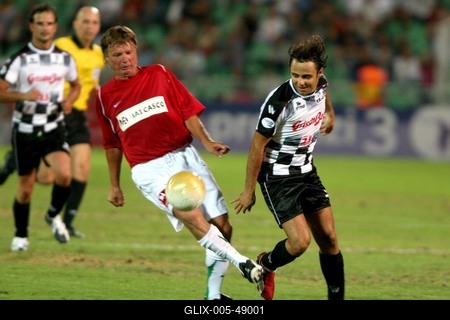 A pilóták nyerték a jótékonysági labdarúgó-mérkőzést-stock-foto