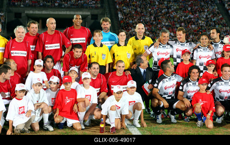 A pilóták nyerték a jótékonysági labdarúgó-mérkőzést-stock-foto