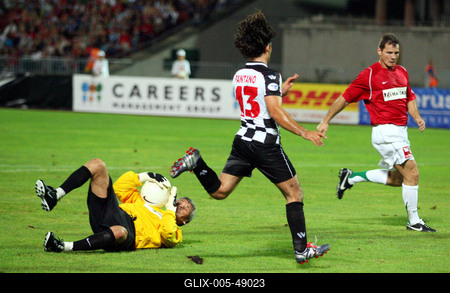A pilóták nyerték a jótékonysági labdarúgó-mérkőzést-stock-foto
