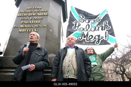 Fradi-drukkerek tüntettek a PM előtt-stock-foto