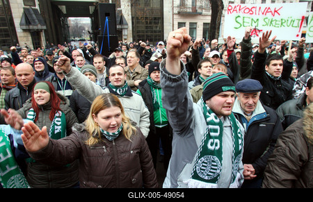 Fradi-drukkerek tüntettek a PM előtt-stock-foto