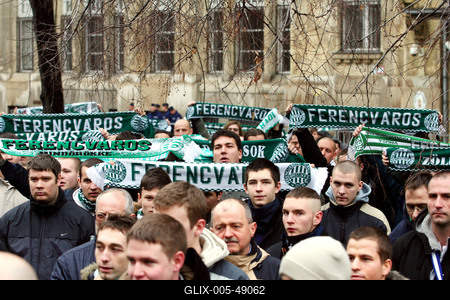 Fradi-drukkerek tüntettek a PM előtt-stock-foto