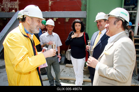 Fúrópajzs - keresztelő az Etele
téren-stock-foto