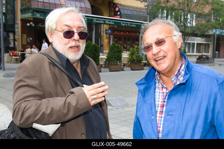 Már száz tag a halhatatlanok társulatában-stock-foto