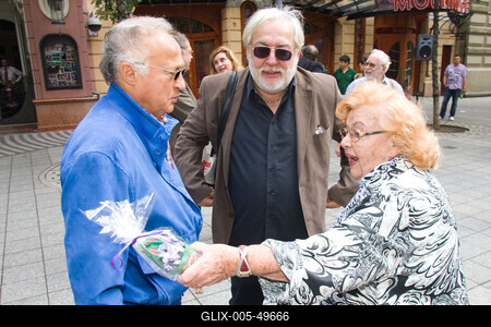 Már száz tag a halhatatlanok társulatában-stock-foto