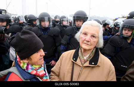Hídblokád és tüntetés a belvárosban-stock-foto