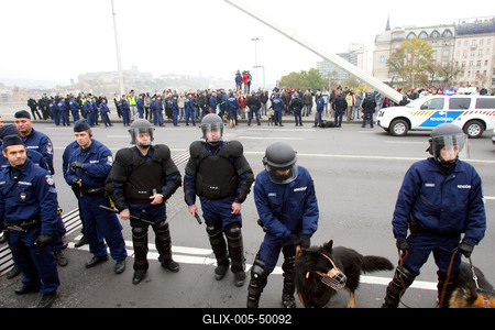 Hídblokád és tüntetés a belvárosban-stock-foto