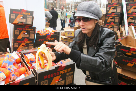 Sztárok kampányolnak az Örs vezér téren-stock-foto