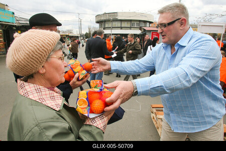 Sztárok kampányolnak az Örs vezér téren-stock-foto