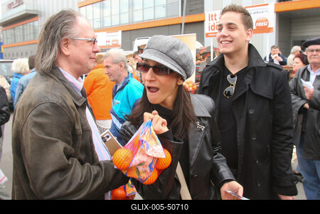 Sztárok kampányolnak az Örs vezér téren-stock-foto