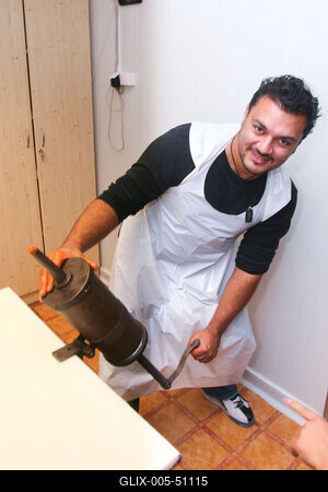 Sztárok töltik a kolbászt-stock-foto