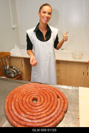 Sztárok töltik a kolbászt-stock-foto