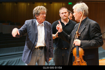 Kern András vezényli a Magyar Virtuózokat-stock-foto