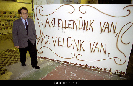 20 éves a Beszélő-stock-foto