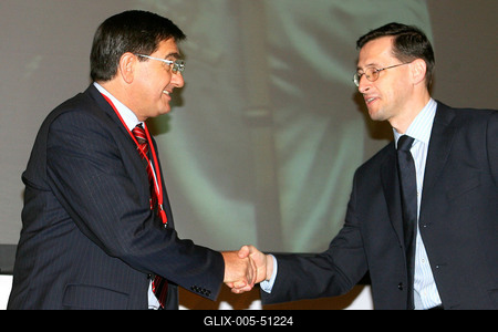 Túl a konvergencián - pénzügyi csúcs Budapesten-stock-foto